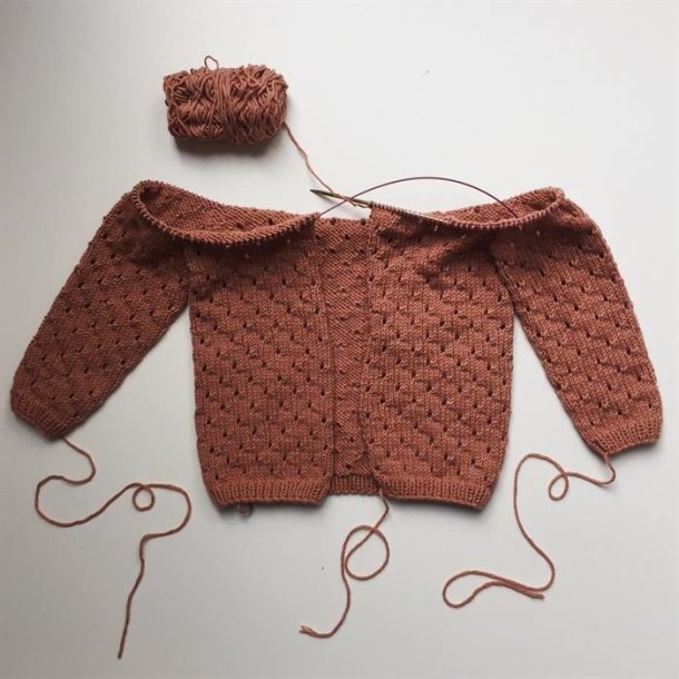 Annas Sommercardigan - strikkeopskrift fra PetiteKnit