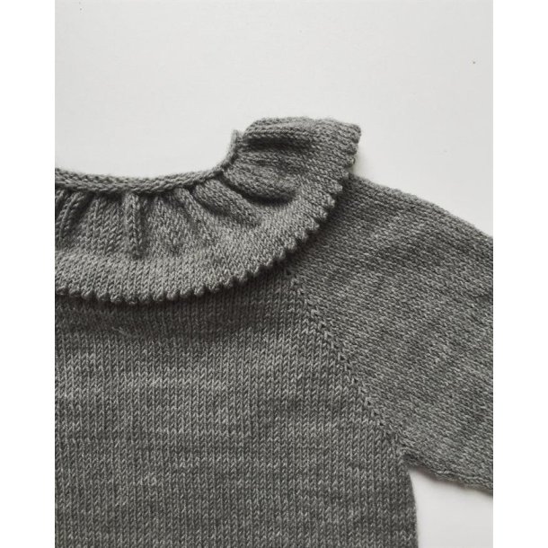 Dagmars Bluse - strikkeopskrift fra PetiteKnit