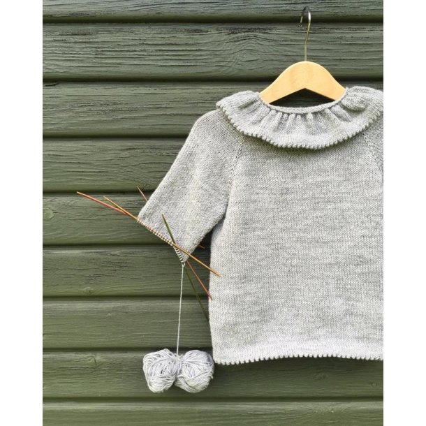 Dagmars Bluse - strikkeopskrift fra PetiteKnit