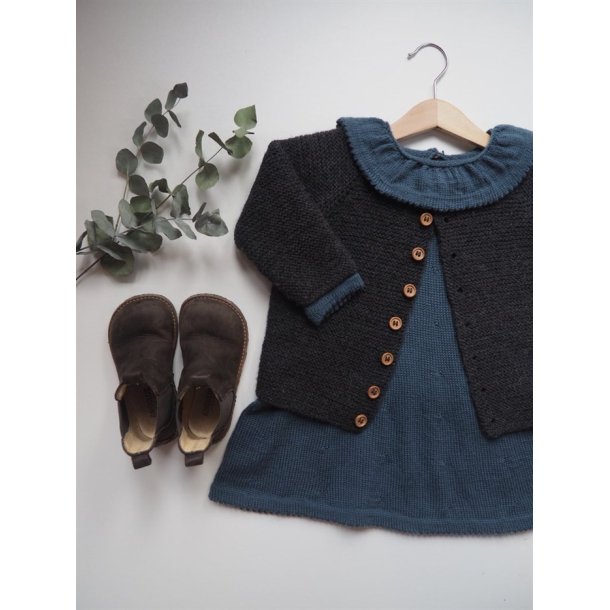 Dagmars Kjole - strikkeopskrift fra PetiteKnit