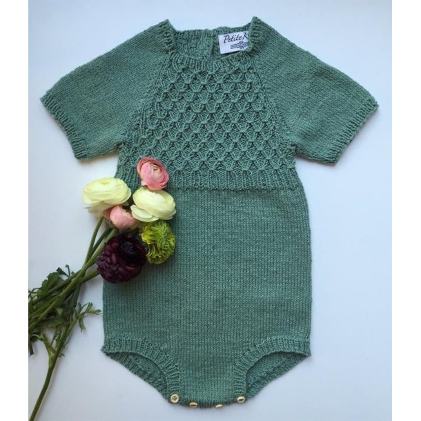 Millas Sommerdragt - strikkeopskrift fra PetiteKnit