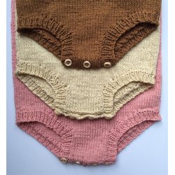 Millas Sommerdragt - strikkeopskrift fra PetiteKnit