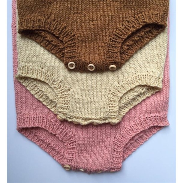 Millas Sommerdragt - strikkeopskrift fra PetiteKnit