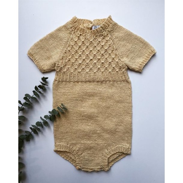 Millas Sommerdragt - strikkeopskrift fra PetiteKnit