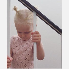 Rigmors Sommerbluse - strikkeopskrift fra PetiteKnit