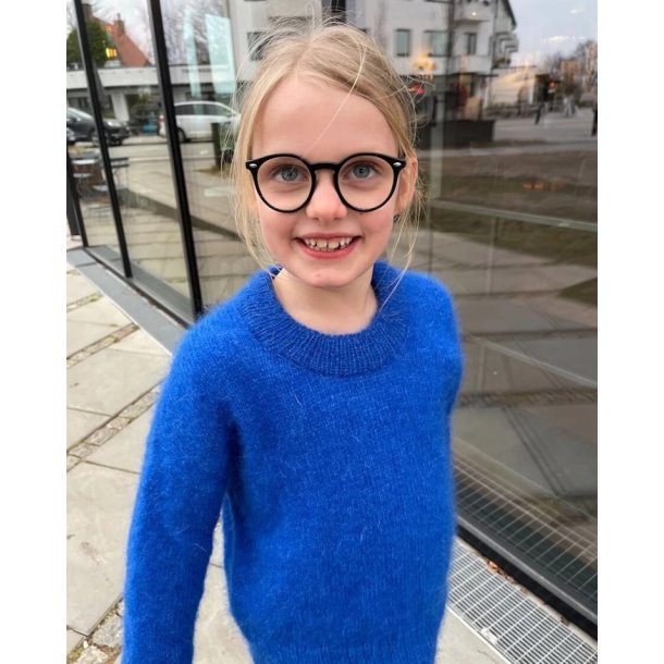 Stockholm Sweater Junior - strikkeopskrift fra PetiteKnit