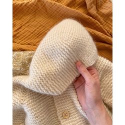 Selmas Sovedragt - strikkeopskrift fra PetiteKnit