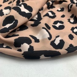 Polyester crepe med leopardpletter - pr. 0,25 meter