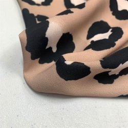 Polyester crepe med leopardpletter - pr. 0,25 meter