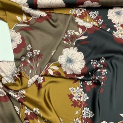 Polyester satin med blomster - pr. 0,25 meter