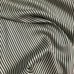 Glat polyester med smalle striber i kit og koksgr - pr. 0,25 meter