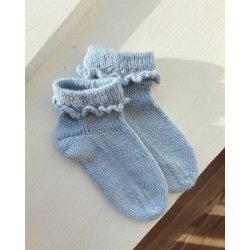 Ruffle Socks Junior - strikkeopskrift fra PetiteKnit