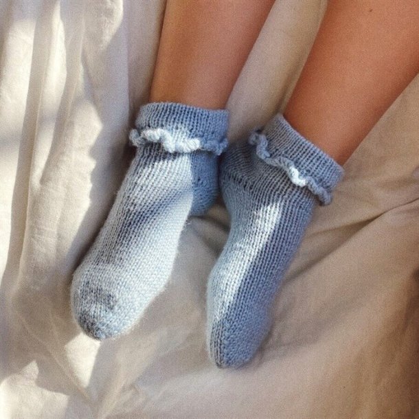 Ruffle Socks Junior - PetiteKnit strikkekit