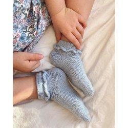 Ruffle Socks Junior - strikkeopskrift fra PetiteKnit