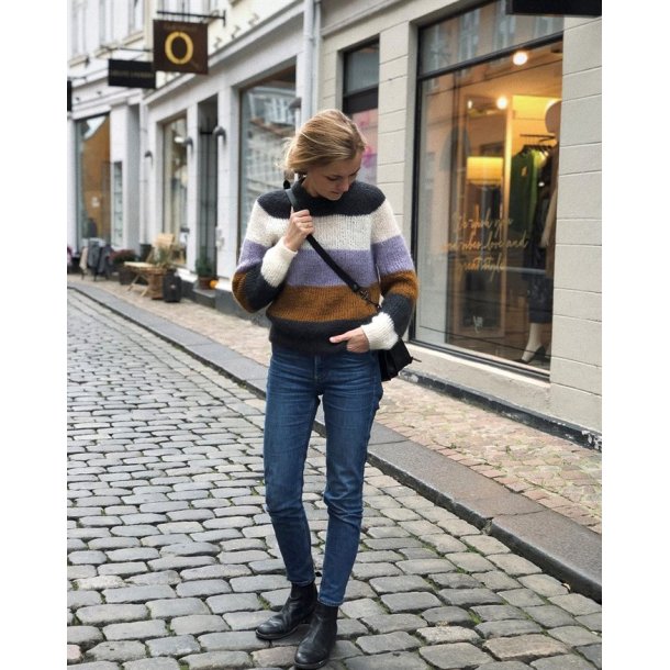 Sekvens Sweater - strikkeopskrift fra PetiteKnit