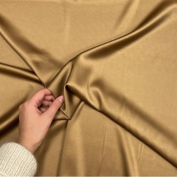 Silke med str�k i camel - pr. 0,25 meter