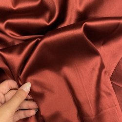 Silke med strk i varm rd - pr. 0,25 meter