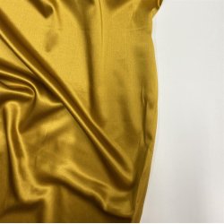 Silke med str�k i varm gul - pr. 0,25 meter