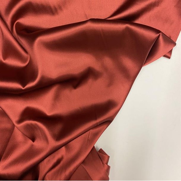 Silke med strk i varm rd - pr. 0,25 meter