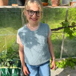 Sille Slipover Junior - strikkeopskrift fra PetiteKnit