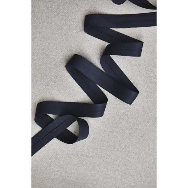 Skrbnd /  Bias Tape 18 mm i viskose fra Mind The Maker - pr. meter