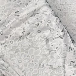 Smuk strkblonde med store blomster i hvid - pr. 0,25 meter