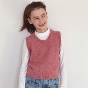 Stockholm Slipover Junior - strikkeopskrift fra PetiteKnit