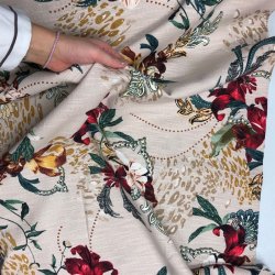 Vvet bomuld / viskose med blomster, pletter og andet dekoration - pr. 0,25 meter