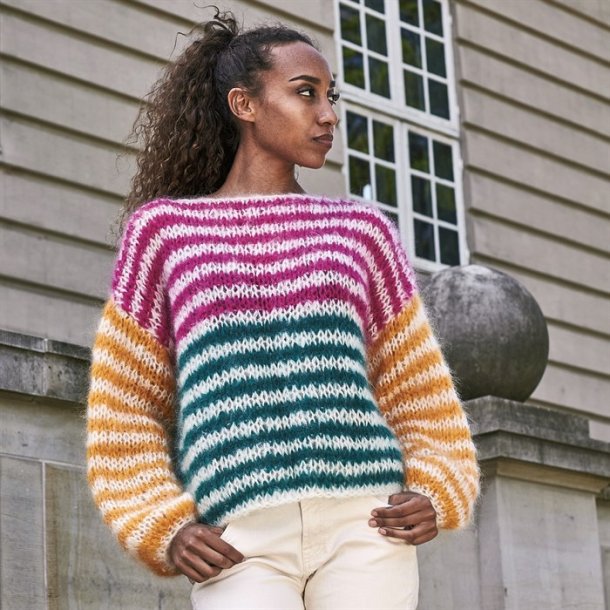 Stribet Sweater i to trde - strikkekit med Bella garn by Permin