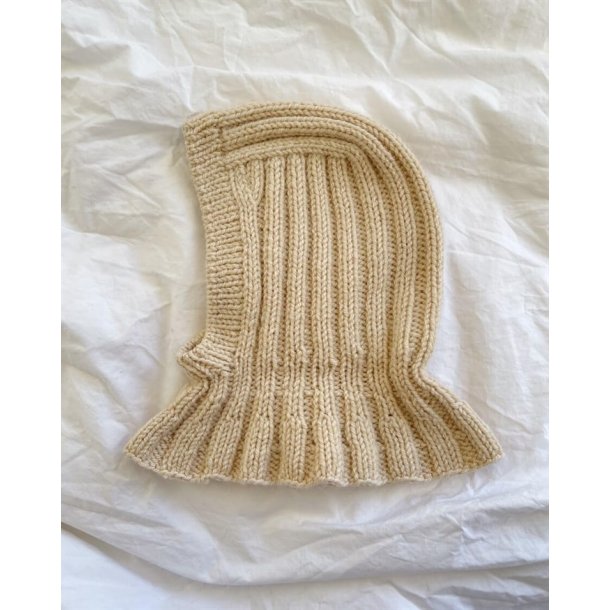 Sunday Balaclava Baby - strikkekit fra PetiteKnit