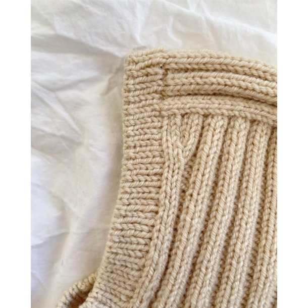 Sunday Balaclava Baby - strikkekit fra PetiteKnit