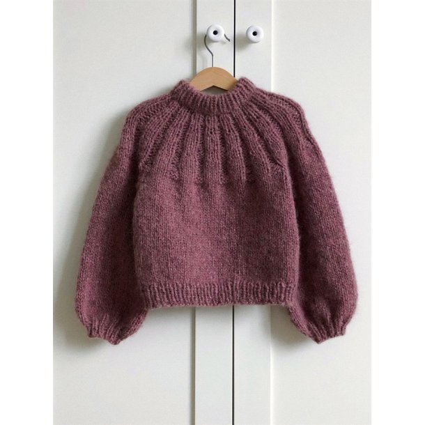 Sunday Sweater Junior - strikkeopskrift fra PetiteKnit