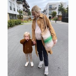 Technicolor Shopper - strikkeopskrift fra PetiteKnit