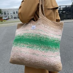 Technicolor Shopper - strikkeopskrift fra PetiteKnit