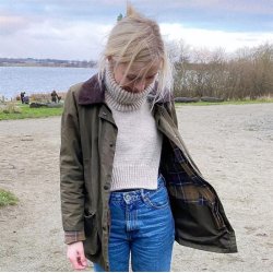 Terrazzo Neck - strikkeopskrift fra PetiteKnit