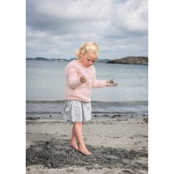 Tiril barnegenser med hulmnster - strikkekit fra Sandnes Garn