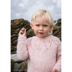 Tiril barnegenser med hulmnster - strikkekit fra Sandnes Garn