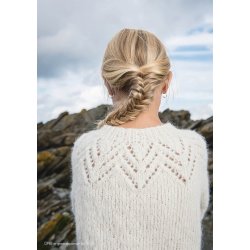 Tiril barnegenser med hulmnster - strikkekit fra Sandnes Garn