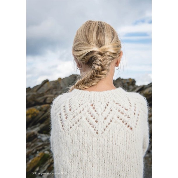 Tiril barnegenser med hulmnster - strikkekit fra Sandnes Garn