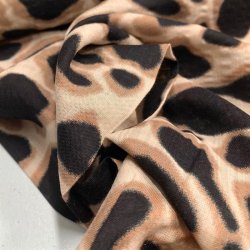 Let, tynd bomuld med leopardprint p beige bund - pr. 0,25 meter