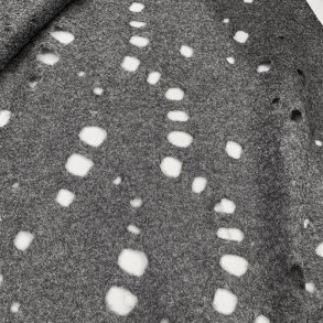 Uld i koksgr med huller - pr. 0,25 meter