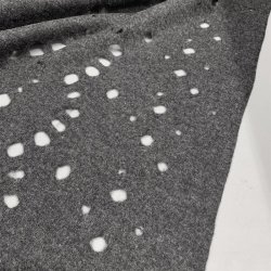 Uld i koksgr med huller - pr. 0,25 meter