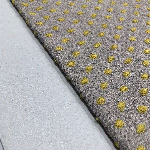 Vvet uld / viskose kvalitet i gr med gule nister - pr. 0,25 meter