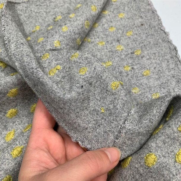 Vvet uld / viskose kvalitet i gr med gule nister - pr. 0,25 meter