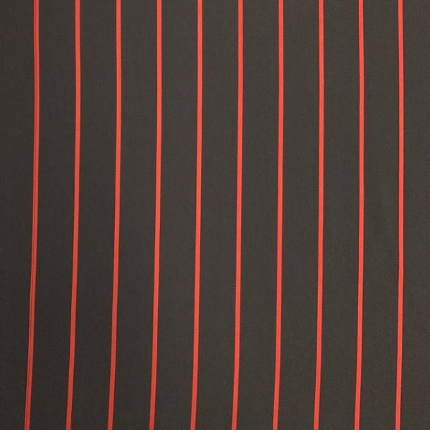 Polyester kvalitet i sort med rde, smalle striber - pr. 0,25 meter