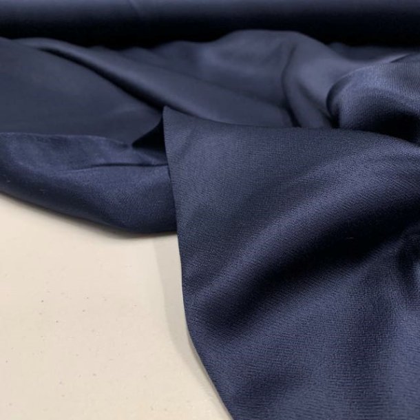 Viskose satin i marinebl fv. 5026 - pr. 0,25 meter