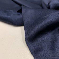 Viskose satin i marinebl fv. 5026 - pr. 0,25 meter