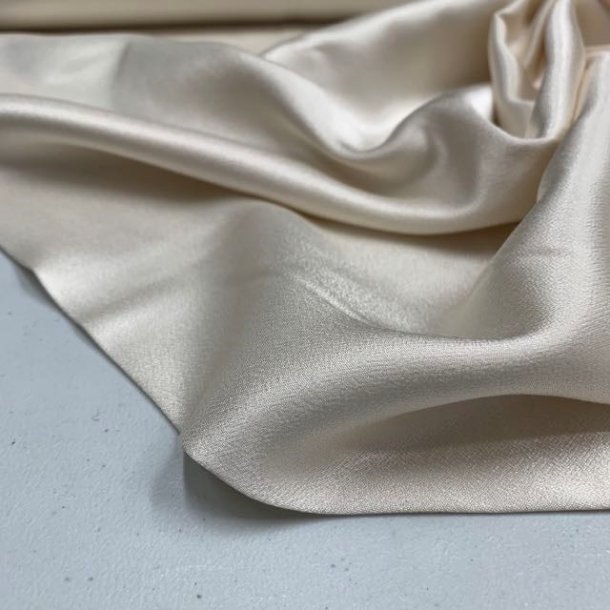 Viskose satin i rhvid fv. 5004 - pr. 0,25 meter