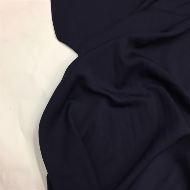 Viskose twill i marinebl - pr. 0,25 meter