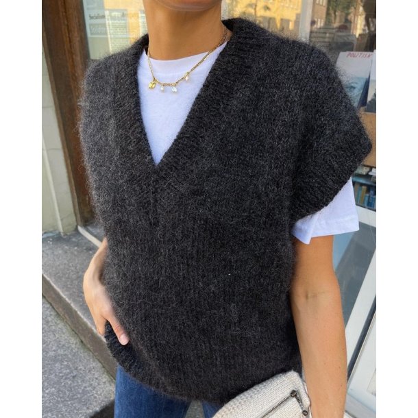 Weekend Slipover V-neck - strikkeopskrift fra PetiteKnit